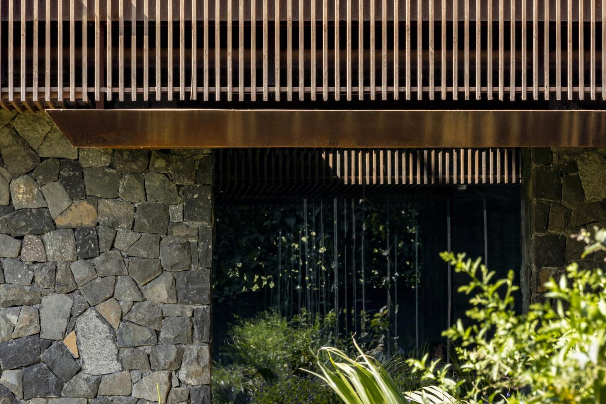 Radisson Resort And Spa Lonavala Exterior foto Detail of the house