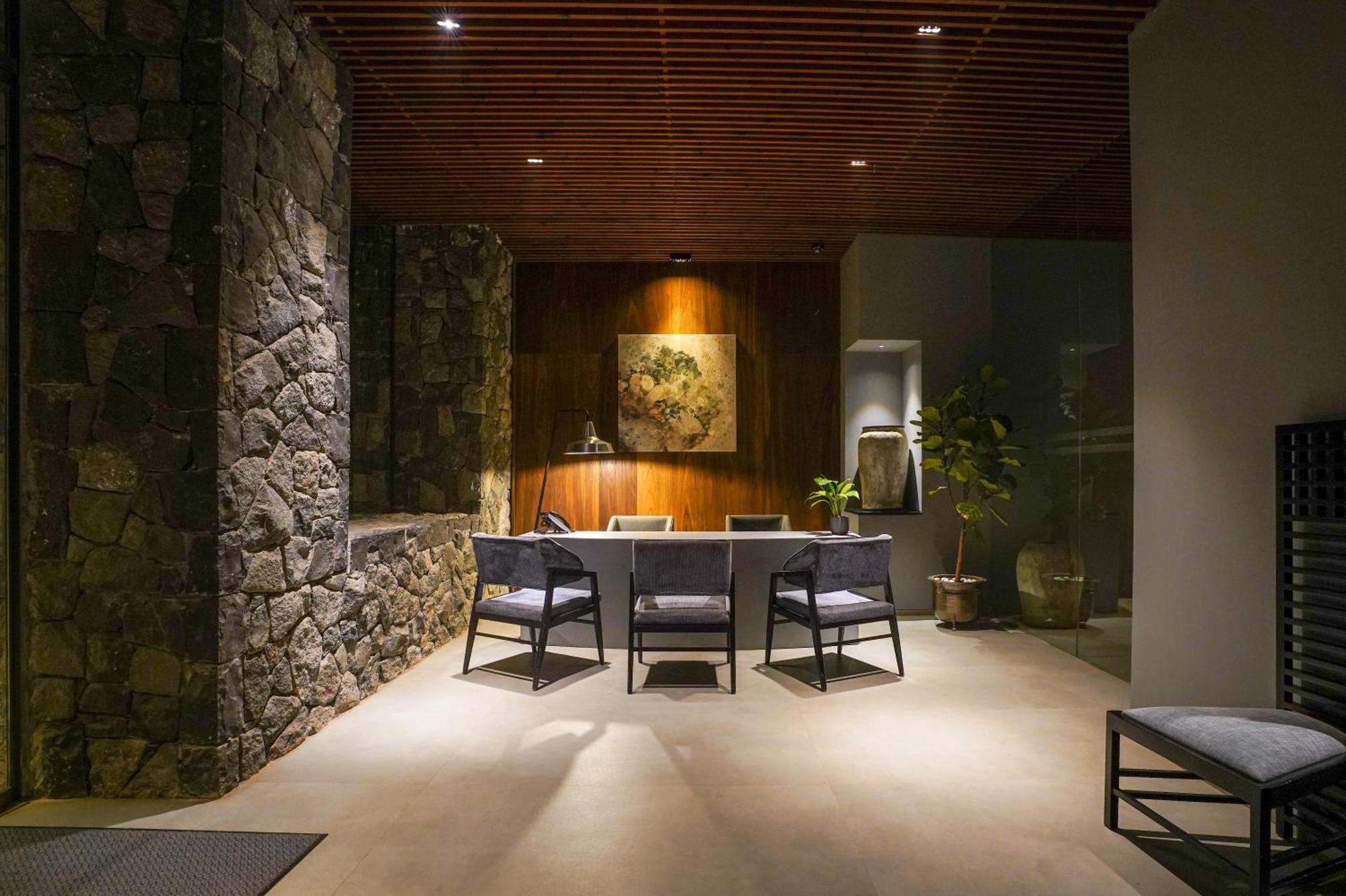 Radisson Resort And Spa Lonavala Exterior foto The lobby of the hotel