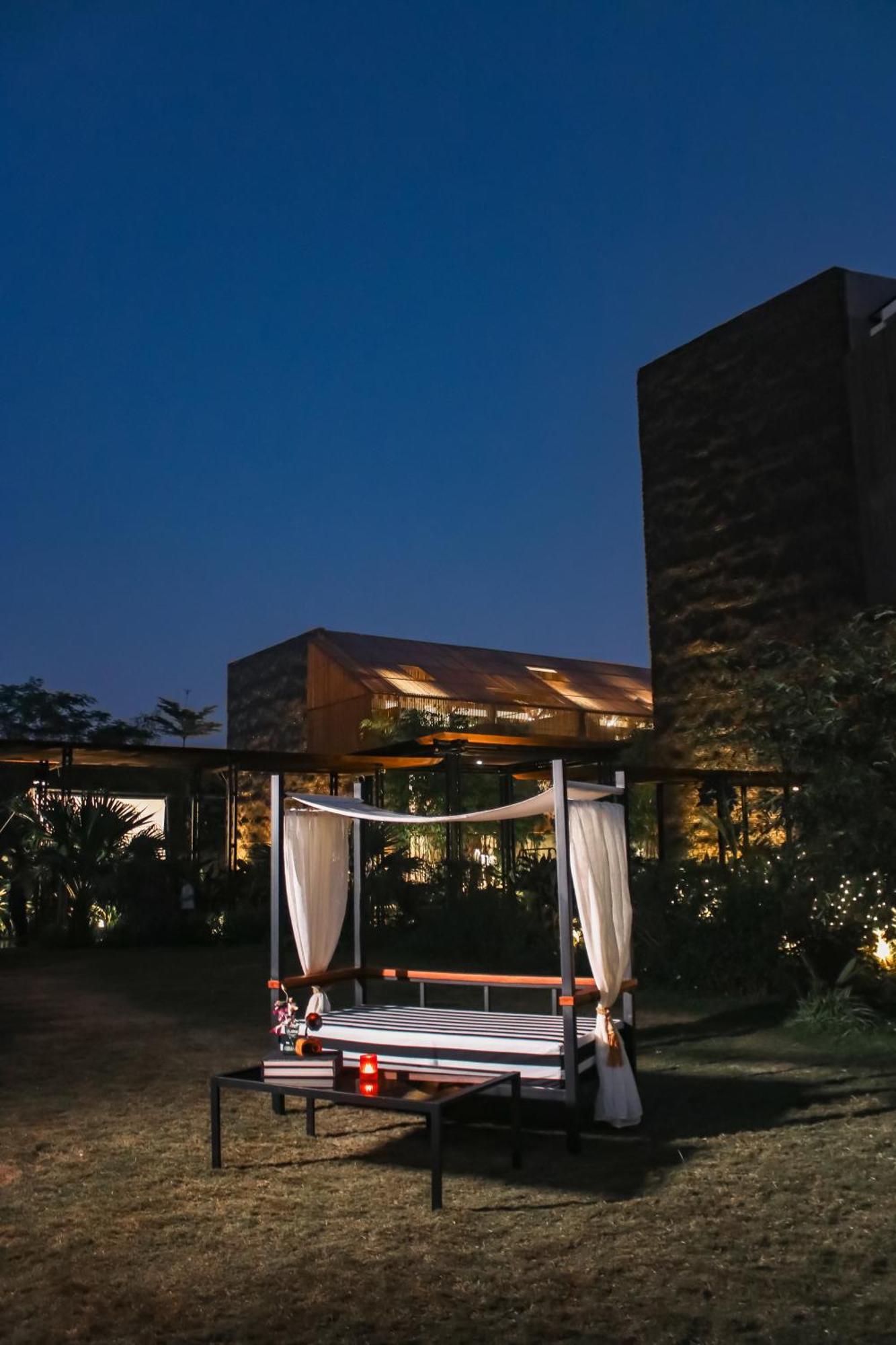 Radisson Resort And Spa Lonavala Exterior foto The Sukhothai